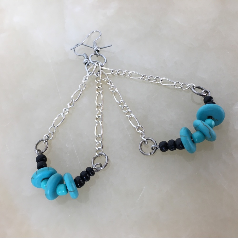 🎈Sale 🎈2 for$10 NWOT long beaded blue black fishhook earrings trapeze style